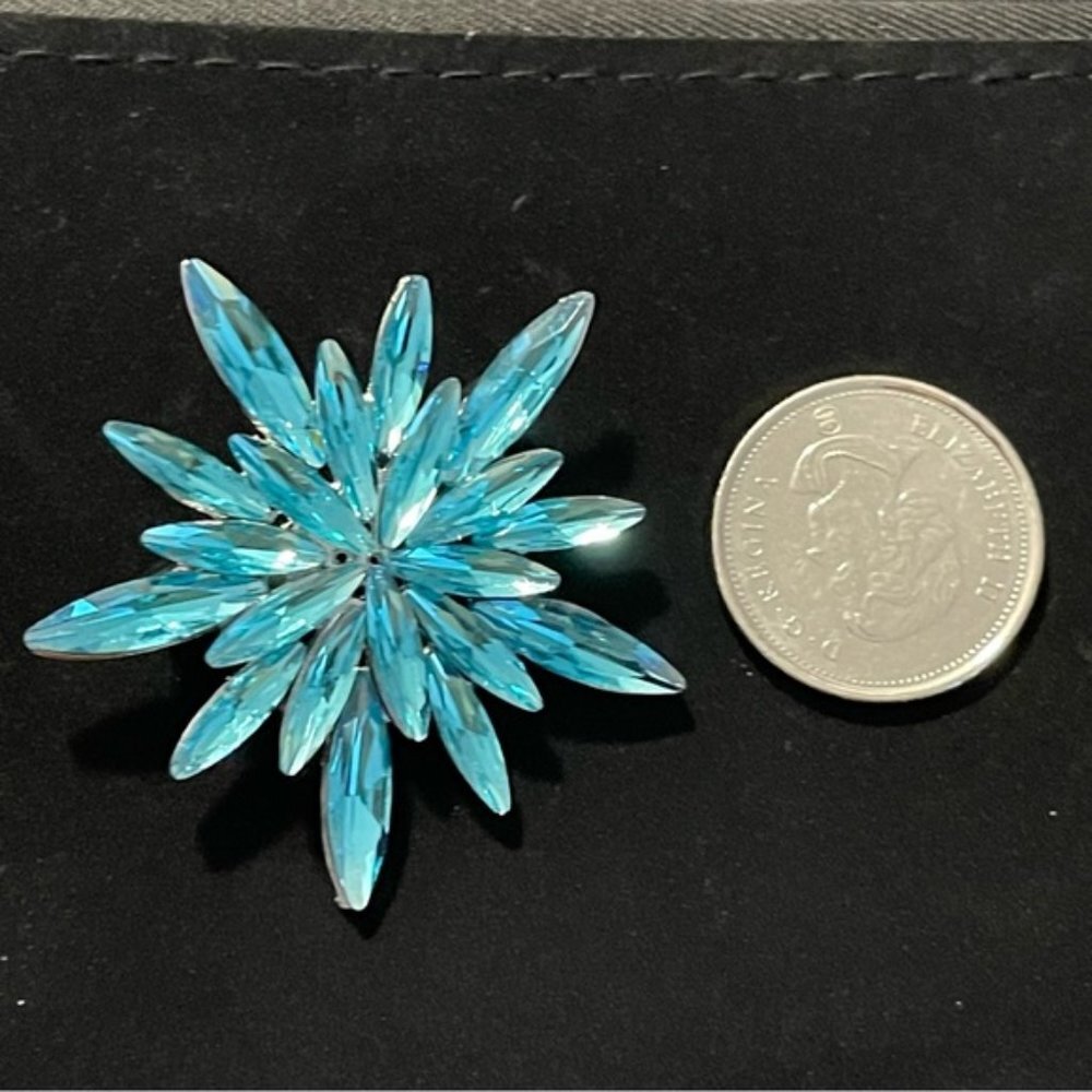 ✨Stunning Snowflake Rhinestones Brooch - Picture 3 of 3